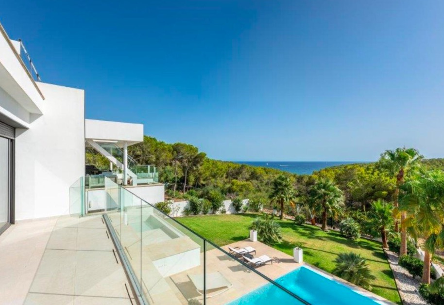 Modern villa with sea view in Cala Vinyes for sale 2021092